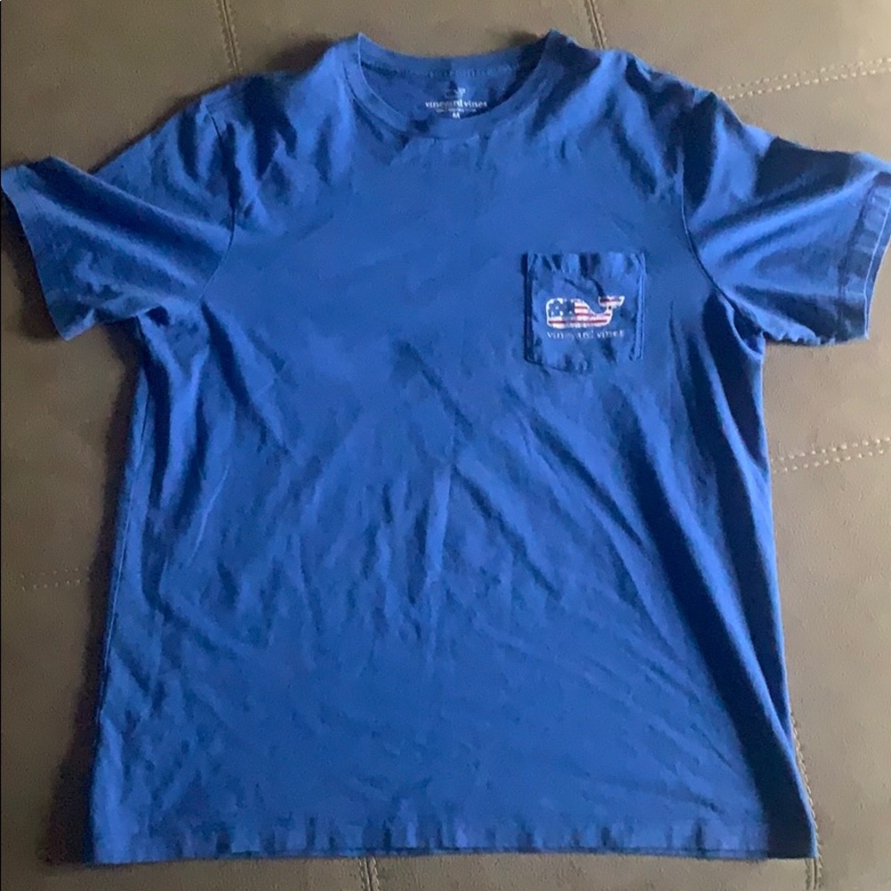 Vineyard Vines t shirt size medium